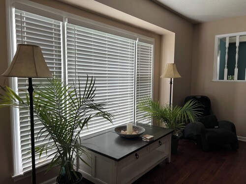 Spacious KC Retreat : 4BR Sleeps 8 - 15 min from Airport - 20 min from Arrowhead