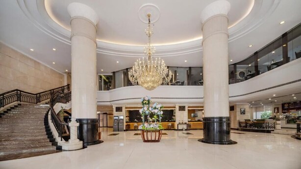 A spacious lobby with a grand chandelier, a staircase, and a reception desk. - Grandskylight Shenzhen Dapeng (Shenzhen)