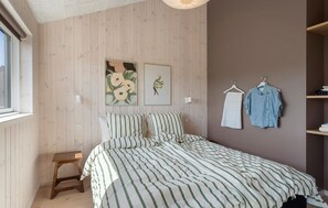 6 bedrooms, travel crib, WiFi (free) - Stunning home in Hvide Sande with sauna (Hvide Sande)