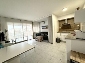 Room - Apartsalou (Salou)