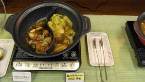A hot pot with vegetables and meat, a scale, and a note with Japanese text. - Hotel Passage 2 (Aomori)