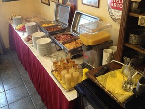 A buffet setup with various food items and beverages. - Lv Vay Villa Hotel (Miskolc)