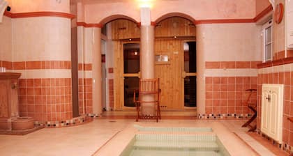 Lv Vay Villa Hotel