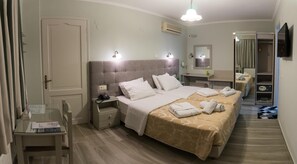 View from property - Aklidi Hotel (Lesvos)
