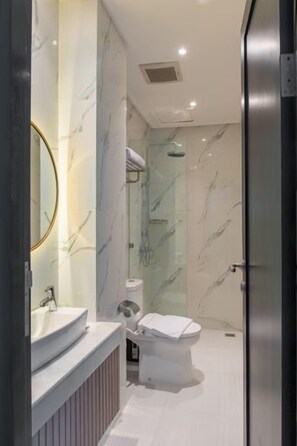 Bathroom - Kala Hotel (Semarang)