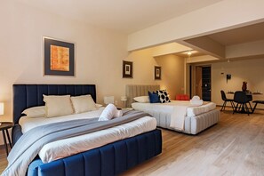 Departamento familiar | Escritorio y espacio para trabajar con laptop 