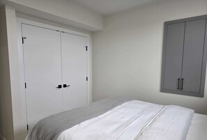Room - Executive luxury suite. Unit B (Regina)