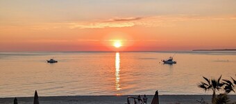 Beachfront Oasis: Villa de Cortez Studio 1204
Prime location. Luxurious Condo.