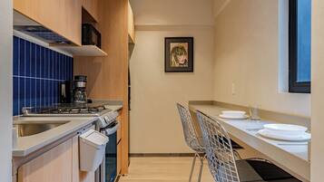 Standard Apartment | Private kitchen | Full-sized fridge, microwave, oven, stovetop