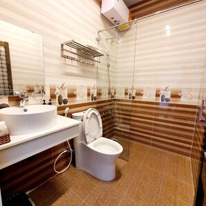 Hair dryer, towels, soap, shampoo - Hotel THANH THAO DaLat (Xuan Huong - DaLat)