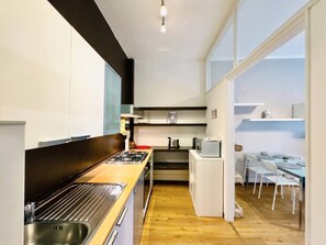 Frigorifero, microonde, forno, lavastoviglie