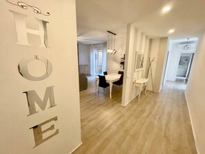 Interior - Leonardo Academy & Relax 95sqm Gardens and Terrace (Sesto Calende)