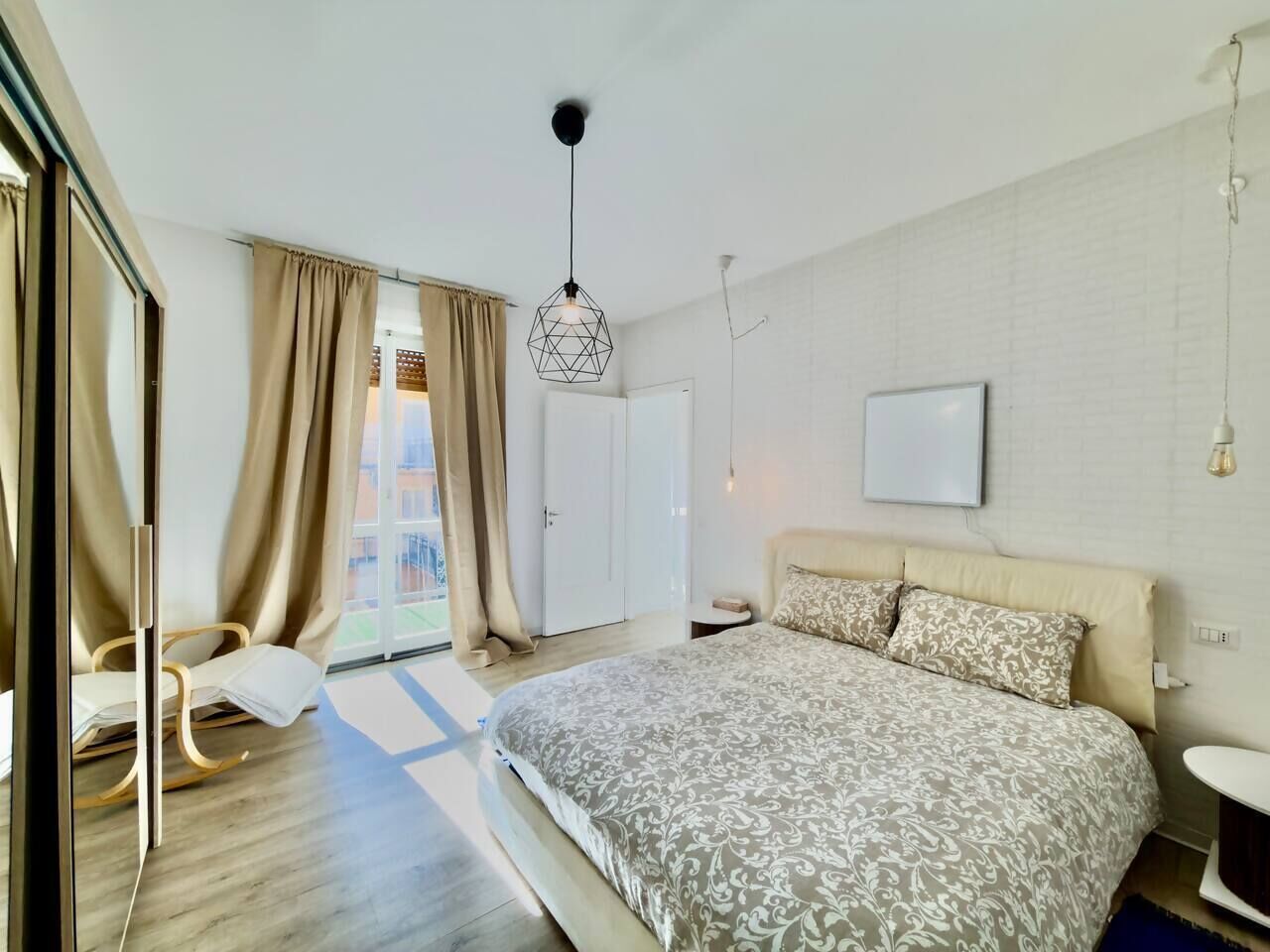 Desk, iron/ironing board, WiFi, bed sheets