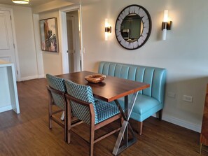Dining - Hilton Hawaiian Village Premium 1BR Villa Kalia Tower -Superb Amenity! (Honolulu)