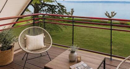 Exceptional duplex with lake view and direct access to Lake Geneva – Between Évian and Thonon