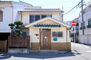 Exterior detail - Free parking/USJ 6 min. by car/No need to worry even if baby is crawling! Clean and neatly arranged from a physician's point of view 5 Japanese-style rooms (大阪市)