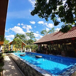 Kolam renang outdoor