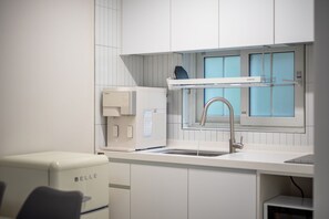 Basic Room, 1 Bedroom (Alice B102) | 1 bedroom, free WiFi - Chuncheon Happysday Pet-friendly Pension (Chuncheon)