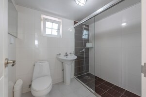 Habitación básica, 2 habitaciones (Ariel B201) | 1 dormitorio y wifi gratis