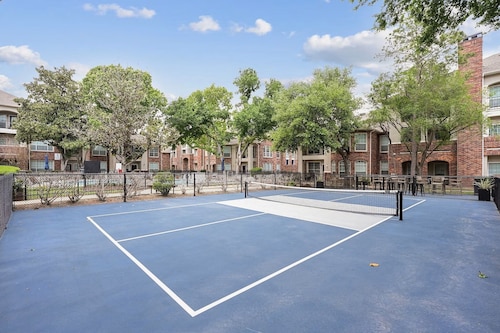 Landing Chic 1bd, Clubhouse