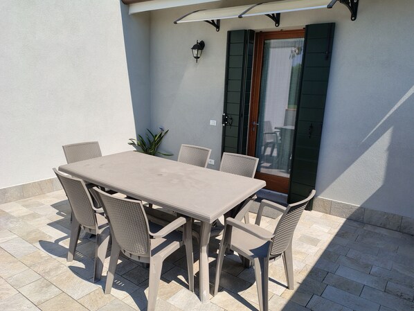 Outdoor dining - Vrbo Property (Montegrotto Terme)