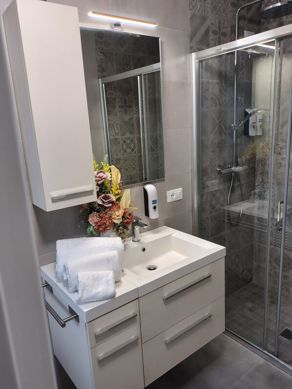 Shower, eco-friendly toiletries, hair dryer, bidet