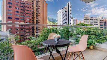 Apartment | Outdoor dining