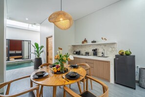 Vila Deluks, 2 kamar tidur, kolam renang pribadi | Tempat makan