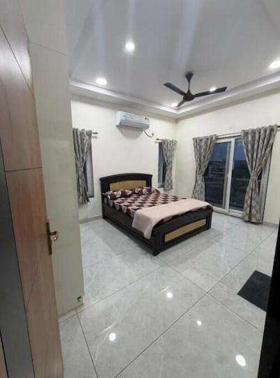 Elegant 2BHK Holiday Home with Terrace, Wi-Fi & Easy Airport Access