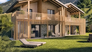 Ett modernt hus i två våningar med en balkong, en pool och en bergskedja i bakgrunden.
