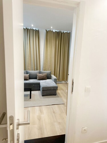 Cozy 1BR & Living Room Near City Center