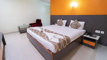 Deluxe Room | Individually furnished, iron/ironing board, free WiFi, bed sheets