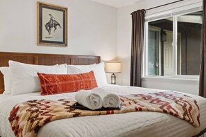 Cuna de viaje, wifi y ropa de cama 