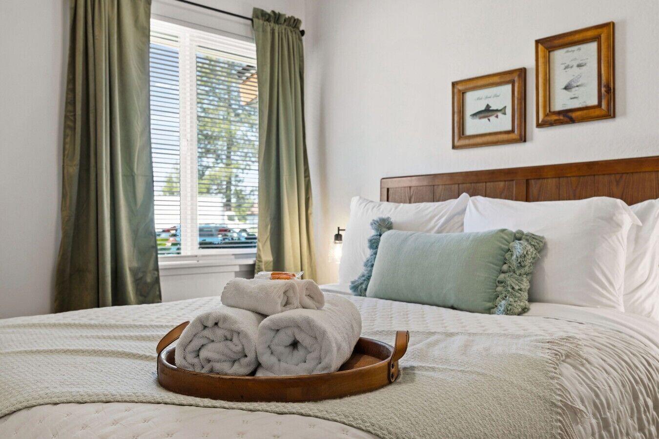 Travel cot, WiFi, bed sheets