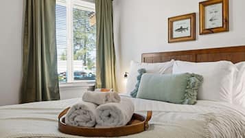 Travel cot, WiFi, bed sheets