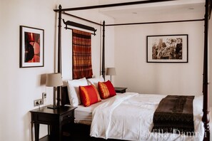Room - Villa Damrei - 3-bedroom villa in welcoming Krong Siem Reap with AC (Krong Siem Reap)