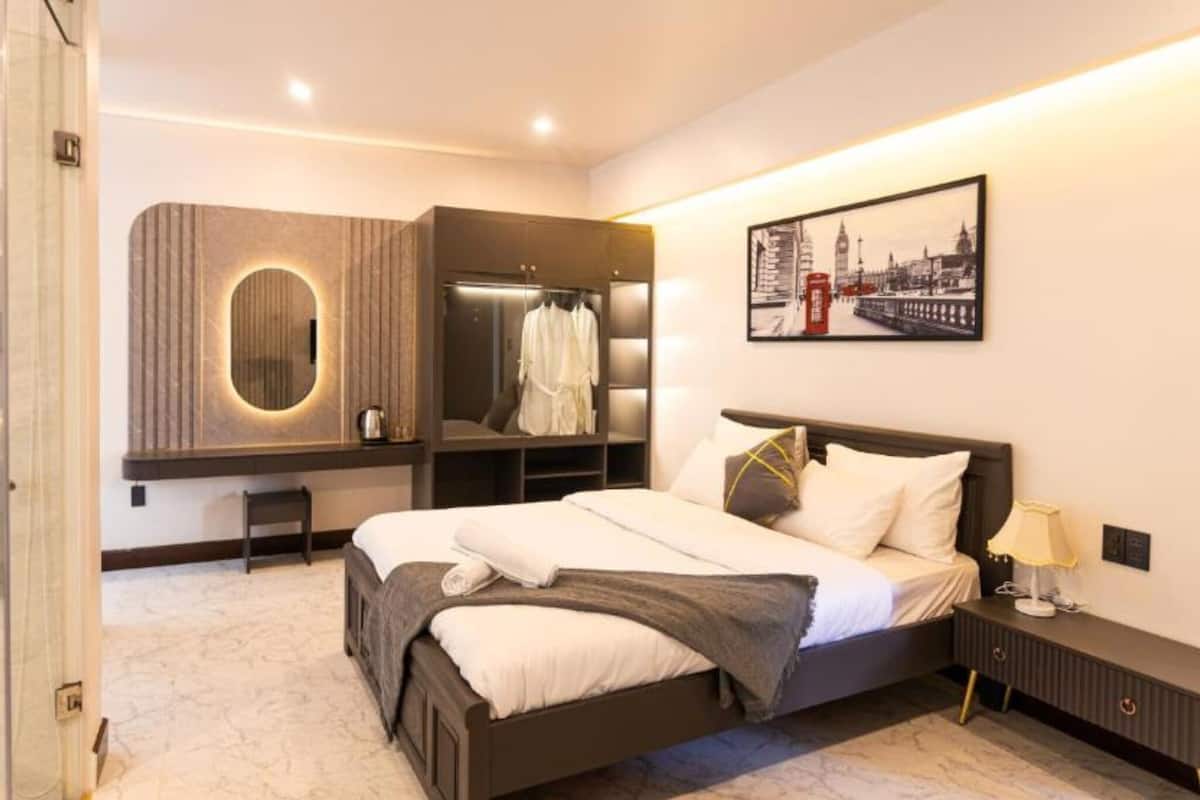 Habitación doble Deluxe | Ropa de cama hipoalergénica y escritorio