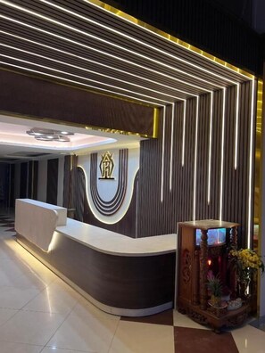 Deluxe Quadruple Room, Patio, City View | Lobby - HT House (Da Lat)