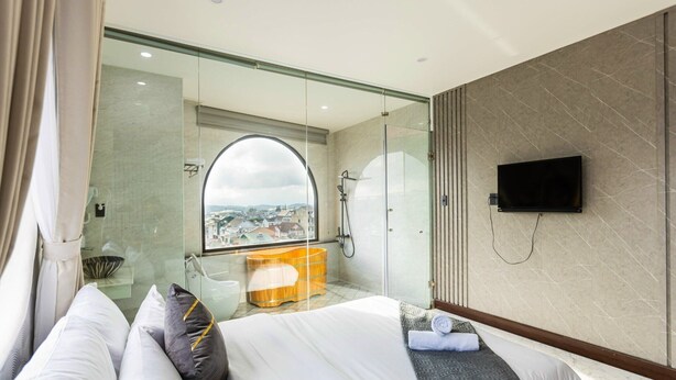 Luxury Double Room, Patio, City View | Pemandangan dari bilik