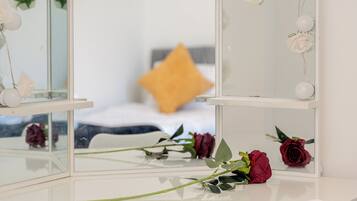 Iron/ironing board, WiFi, bed sheets
