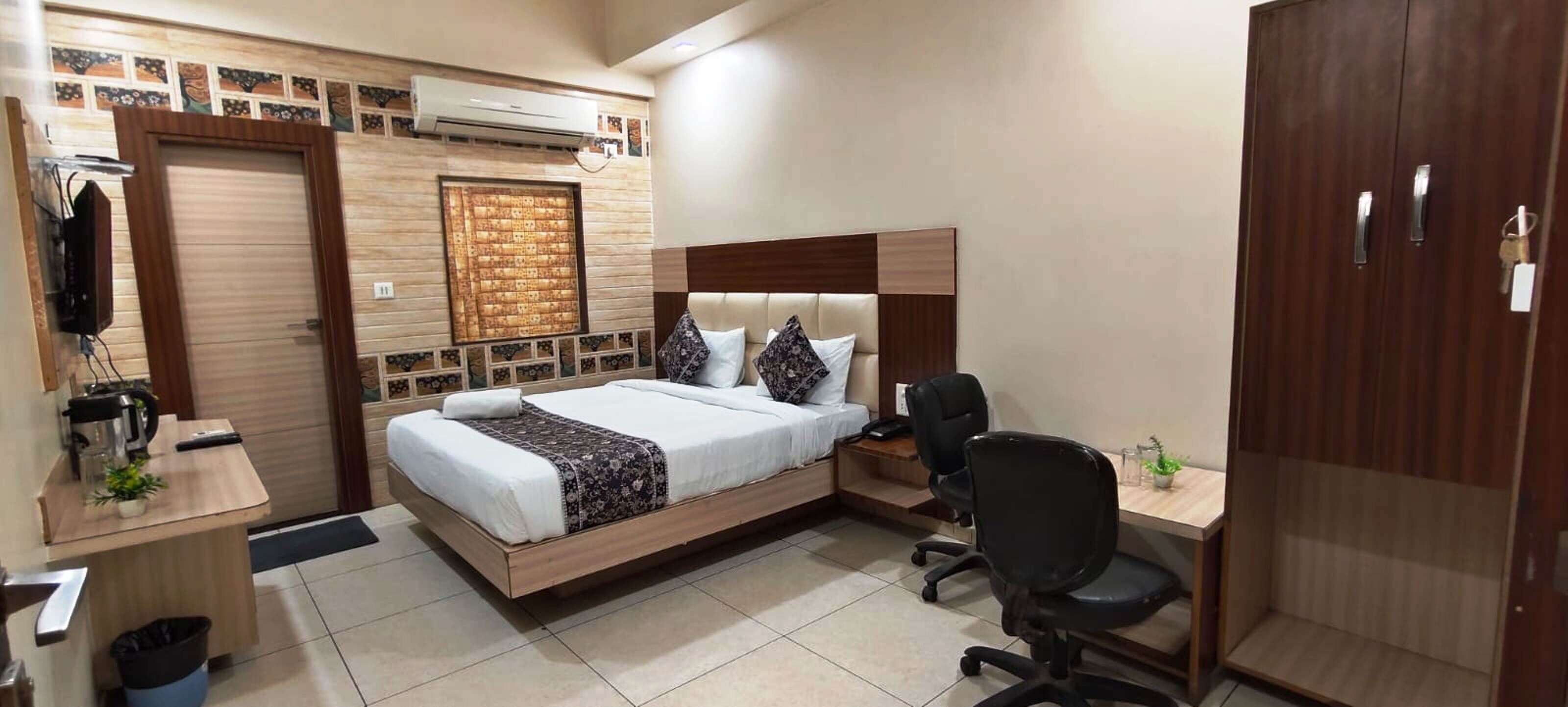 Luxury Double Room, City View | In-room safe, desk, laptop workspace, blackout curtains