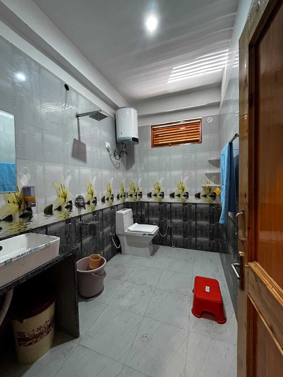 Asciugamani, sapone, shampoo, carta igienica