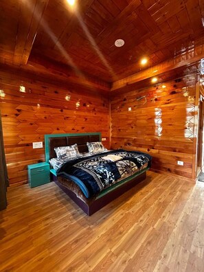 Desk, laptop workspace, free WiFi - Hotel Star In Kalga (kasol)
