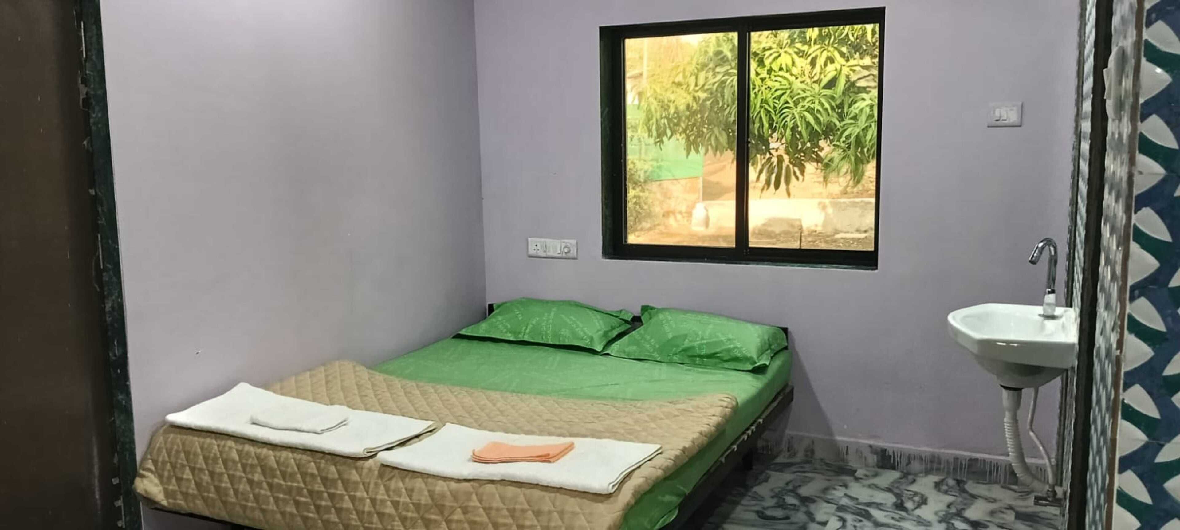 Rollaway beds, free WiFi, bed sheets