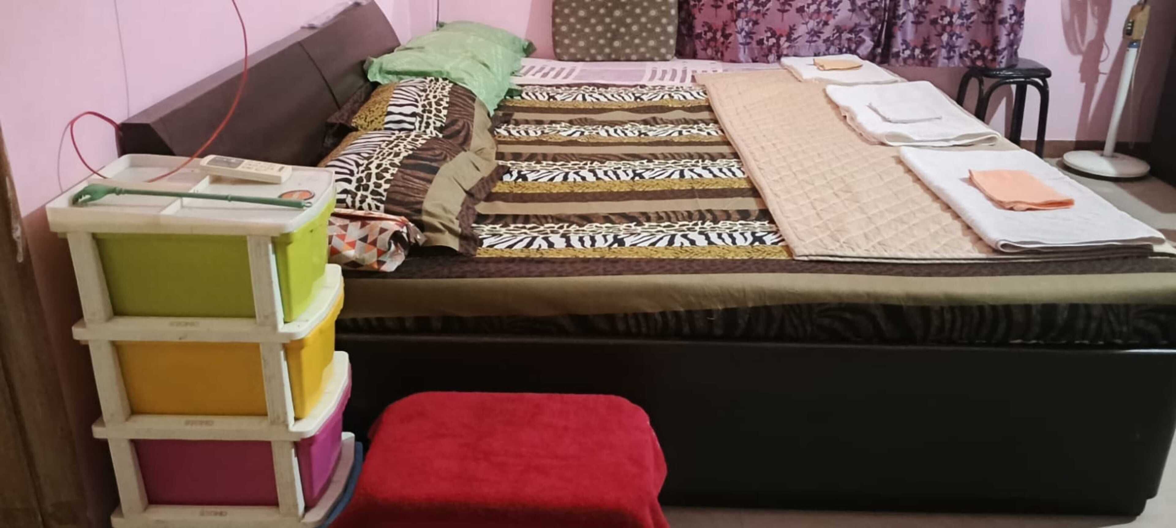 Rollaway beds, free WiFi, bed sheets