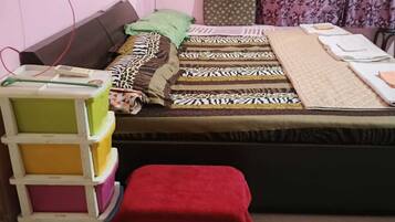 Rollaway beds, free WiFi, bed sheets