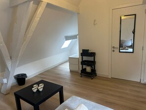 Basic Studio | Interior - Modern Studio Near the Heart of the City (Gent)
