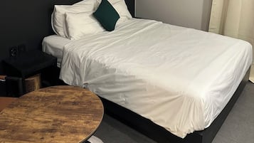 Superior (Breakfast Included, No Parking) | Escritorio, wifi gratis, ropa de cama