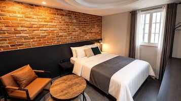 Premium (Breakfast Included, No Parking) | Minibar, in-room safe, desk, blackout curtains