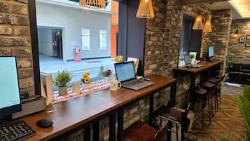 Lobby lounge